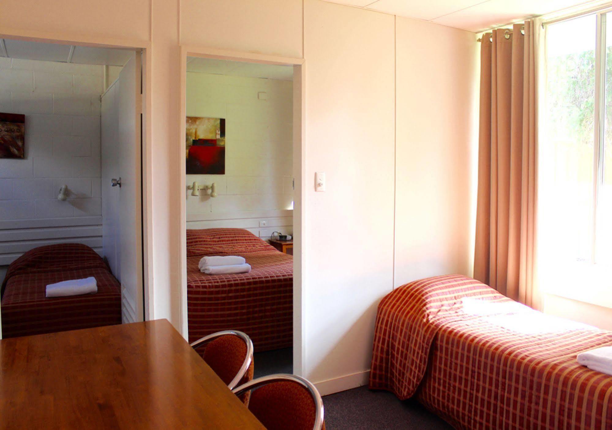 Motel Carnarvon Roma Bagian luar foto